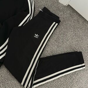 Women’s XS adidas leggings.